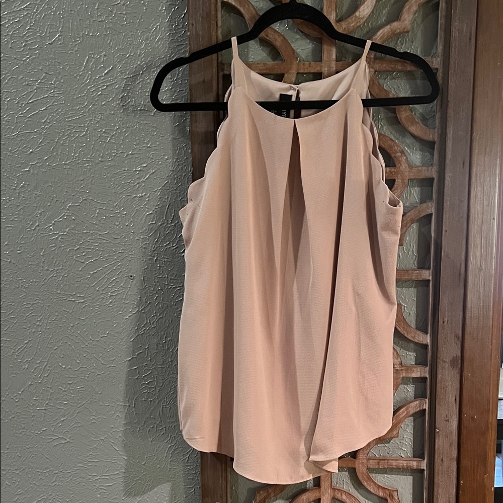 Scalloped style tank top